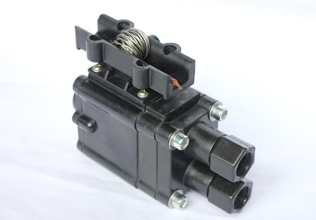 伴熱帶系統溫控器出現測溫不準的原因分析(圖1) 伴熱帶系統溫控器出現測溫不準的原因分析(圖1)